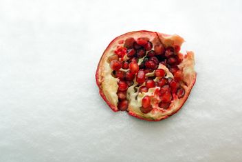 Fresh peeled pomegranate in snow - image gratuit #182655 