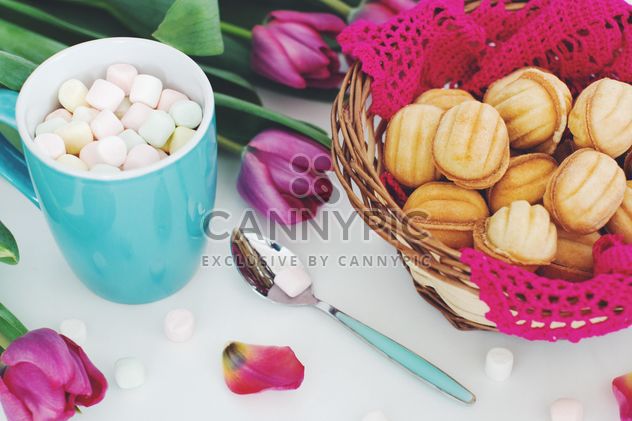 Cookies, marshmallows and tulips - image #182695 gratis