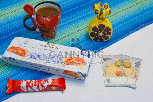 Cookies, chocolate, cup of coffee and money - image gratuit #182805 