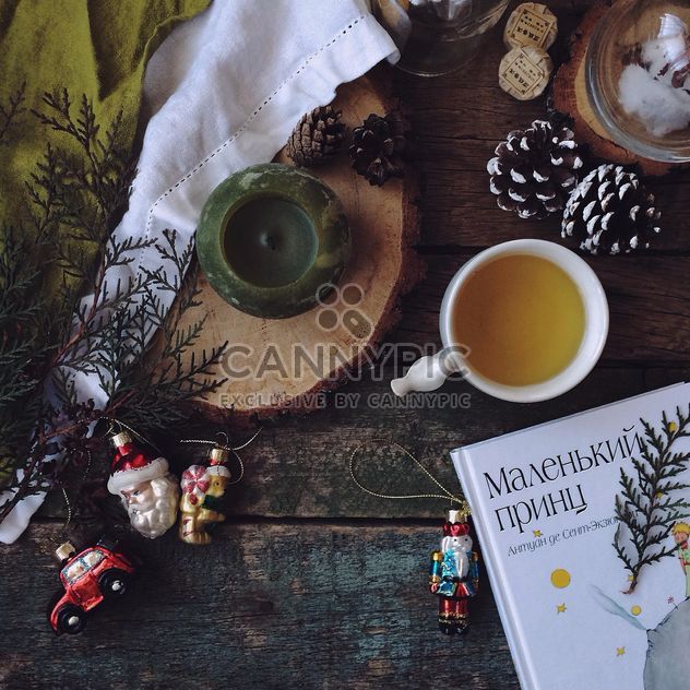 Cup of tea, book and Christmas decorations - image #183855 gratis