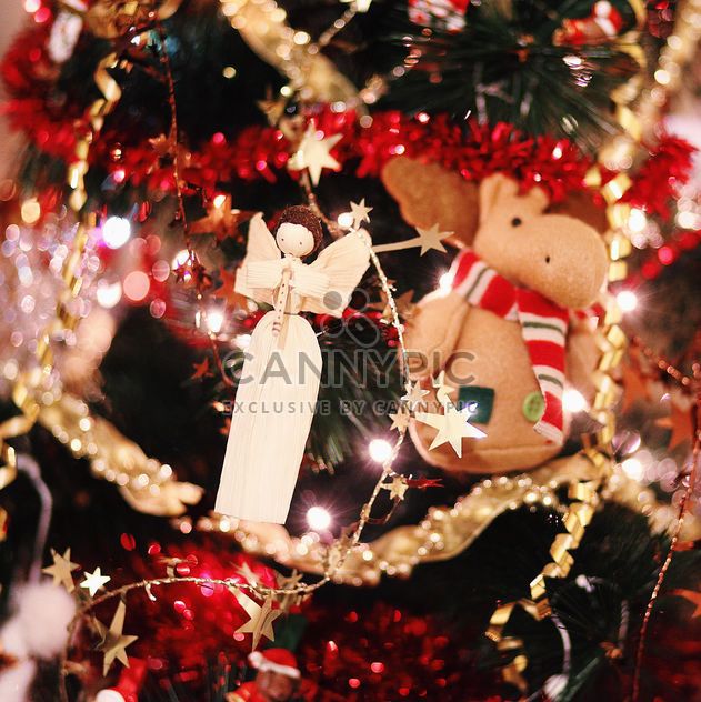 Closeup of Christmas decorations on Christmas tree - бесплатный image #183865