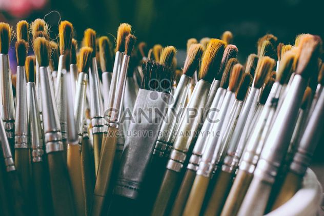 Close-up of paintbrushes in cup - image gratuit #186085 