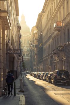 Architecture and cars in street - image gratuit #186235 