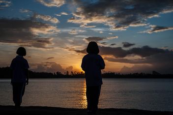 Silhouettes at sunset - image gratuit #186545 