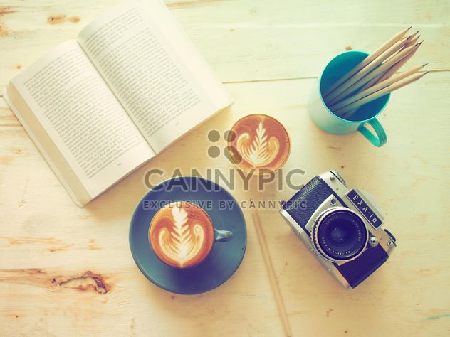 Coffee and classic camera - image #186975 gratis