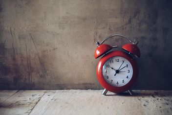 Red alarm clock - image #187115 gratis