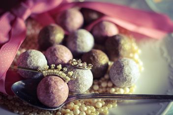 Close up of Pink glitter balls for decoration - image #187325 gratis