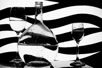 Black and white wine glasses and bottle - image #187725 gratis
