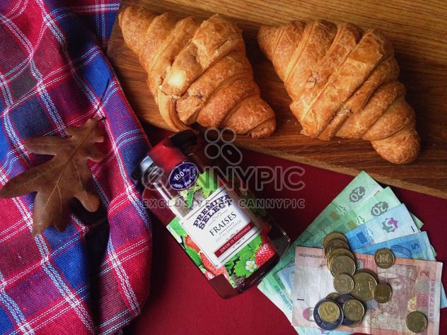 Raspberry jam and two croissant - Kostenloses image #198825