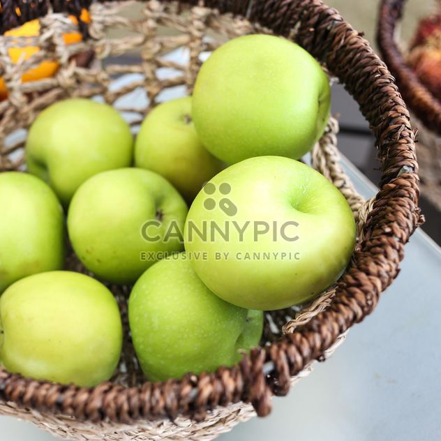 Green apples in basket - image gratuit #200185 