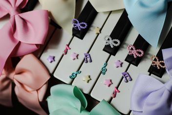 Bows Of Beads On The Piano - image gratuit #200985 