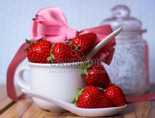 fresh strawberry in a dish - image #201075 gratis