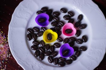 Coffee Beans On Porcelain Plate - image gratuit #201135 