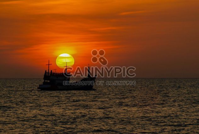 Silhouette of a ship - image gratuit #271855 