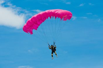 Pink parachute flight - image gratuit #273635 