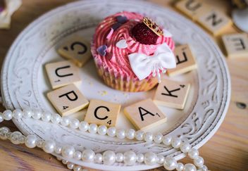 cupcake with wooden letters - image gratuit #273745 