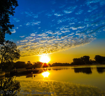 Sun Rising On the Water - image #288285 gratis
