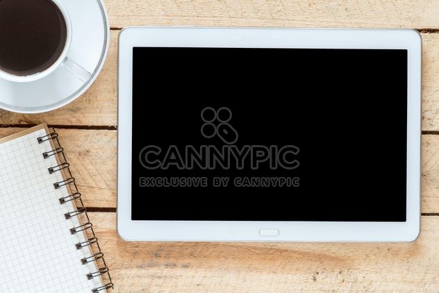 Tablet pc and a coffee - image gratuit #302285 