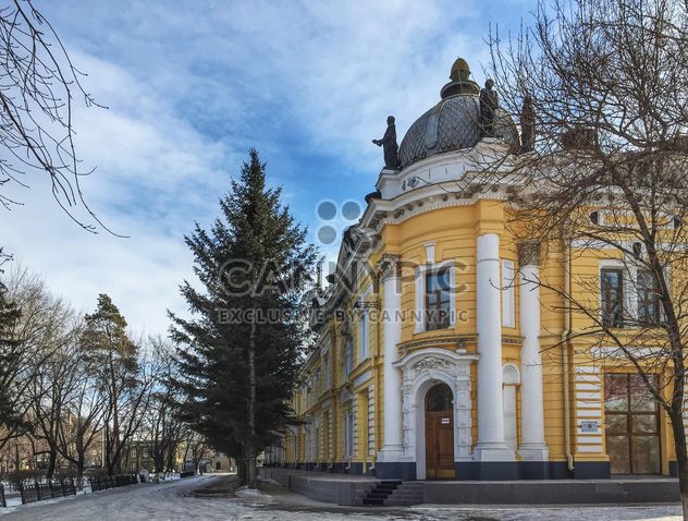 Yellow building in Blagoveschensk, Russia - image #302775 gratis