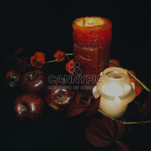 Red apples with candle - image gratuit #303285 