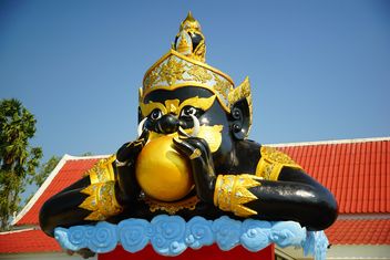 Visiting and see people pray for new year 2015 to Rahoo God (Black Goddess Giant once consunme the moon: eclipse) Wat Saman, Chacherngsao, Thailand - Kostenloses image #327745