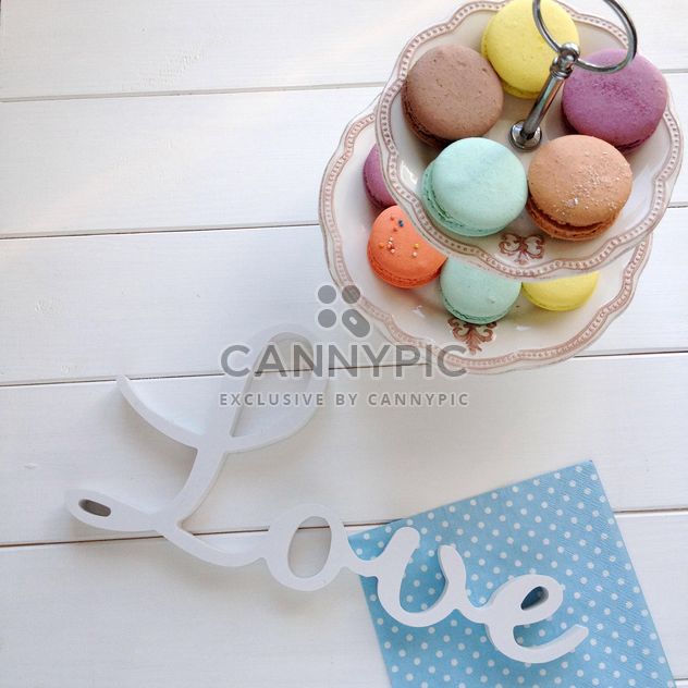 Colorful macaroons and word Love - image gratuit #329105 