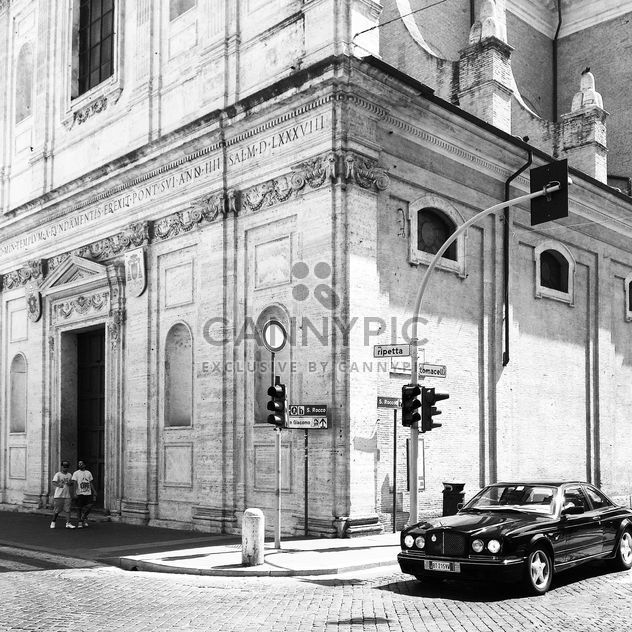 Bentley car on street of Rome - image gratuit #331195 