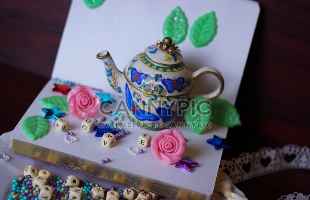 diary, watering can decorated with flowers and ribbons - image gratuit #342115 