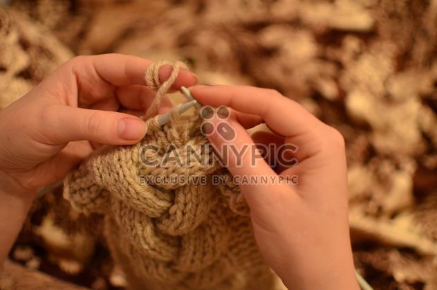 Close-up of female hands knitting a warm clothes - бесплатный image #342915