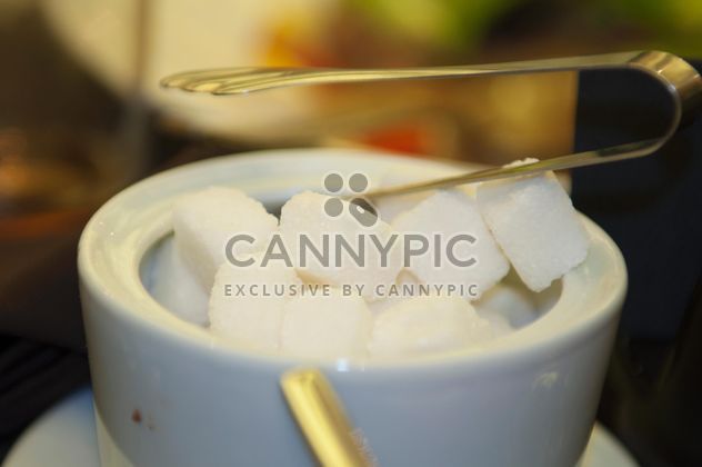 Close-up of sugar cubes in cup - image gratuit #345005 