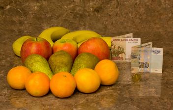 Apples, pears, bananas, tangerines and money - image gratuit #347935 