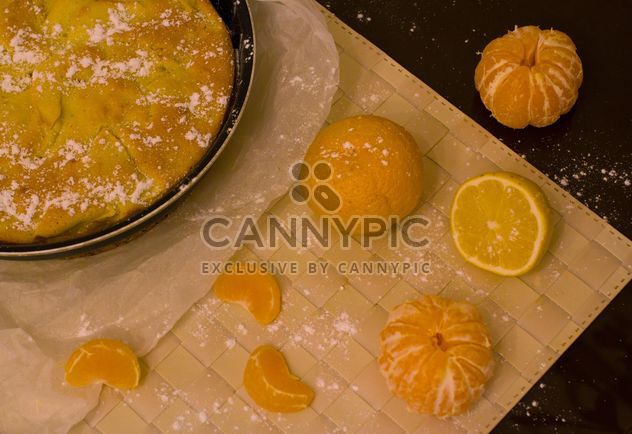 Apple pie and tangerines on table - image #348035 gratis