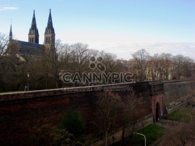 Visehrad (chesh. Vyšehrad) - ancient fortress (castle) and the historic district of Prague. Located on a hill above the Vltava River south of downtown. - Kostenloses image #409205