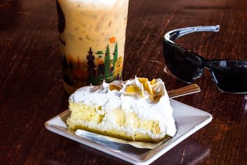coconut cake with ice cafe - image #439025 gratis