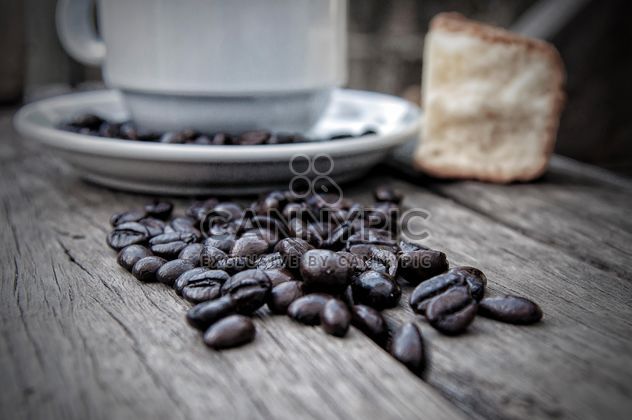 Coffee beans and cup of coffee - бесплатный image #452395