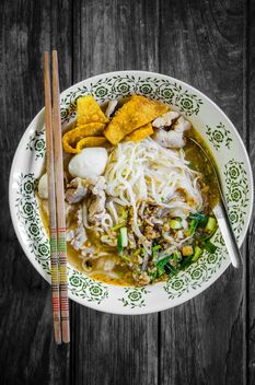 Hot and sour soup with noodles - image #452495 gratis