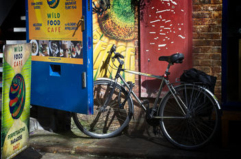 Bike Outside the Wild Food Cafe - image gratuit #453175 