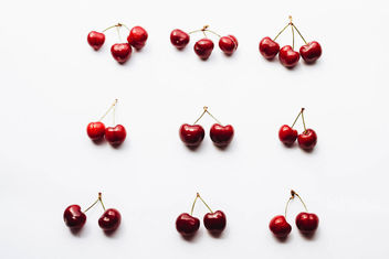 Top view of cherries on white background - image #454355 gratis