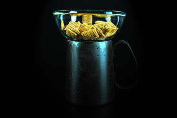 Breakfast cereals in a glass bowl on a metal jug full of milk - бесплатный image #455935