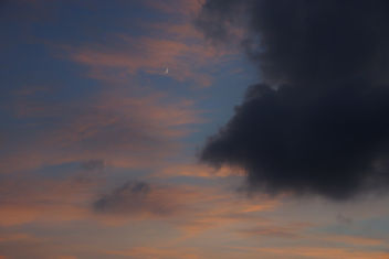 La luna entre las nubes - image gratuit #456735 