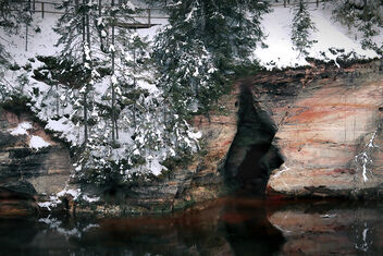 Neitsikoobas (Maidens Cave) at wintertime. - image #497095 gratis