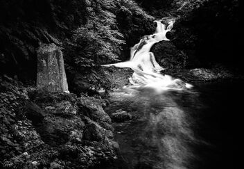 Upper cascades of Shirogane-no-taki Falls, Ginzan Onsen - бесплатный image #500425