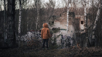 Exploring old factory ruins - бесплатный image #504695