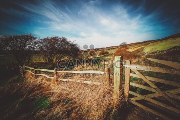Landscape with wooden fence in field - image #136205 gratis