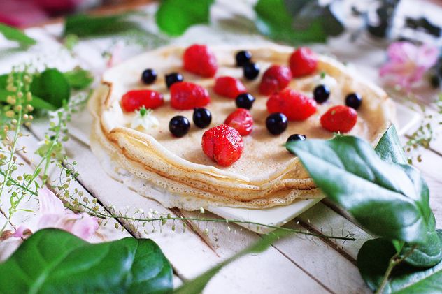 Tasty pancakes with berries - image gratuit #136455 