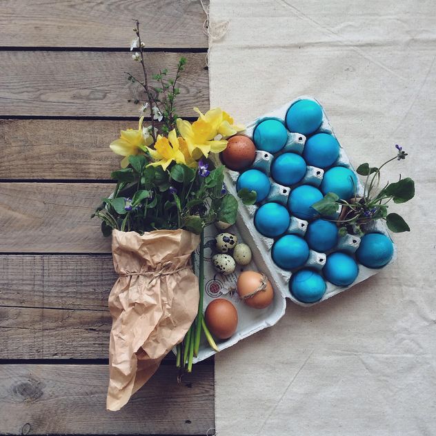 Easter eggs and flowers - image gratuit #136525 