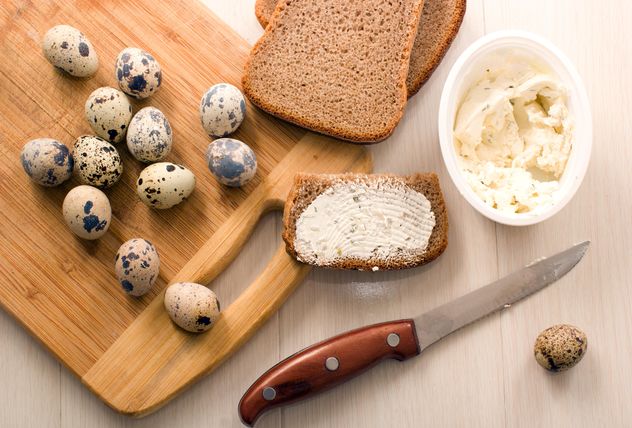 Quail eggs, Borodino bread with cheese curd - image gratuit #182665 