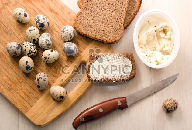 Quail eggs, Borodino bread with cheese curd - бесплатный image #182665