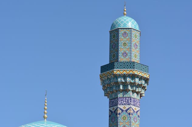 Tower of mosque against blue sky - image gratuit #182865 