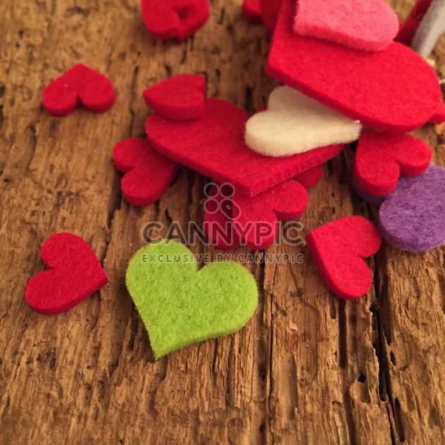 Felted hearts on wooden surface - image #182945 gratis